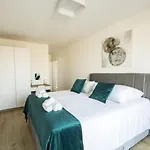 With Beautiful View, Modern Furnishing & Pool بودْسْتغانا