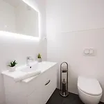 شقة With Beautiful View, Modern Furnishing & Pool *