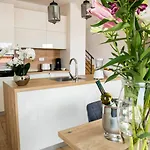 With Beautiful View, Modern Furnishing & Pool شقة بودْسْتغانا