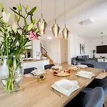 With Beautiful View, Modern Furnishing & Pool * بودْسْتغانا