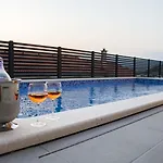 شقة With Beautiful View, Modern Furnishing & Pool بودْسْتغانا