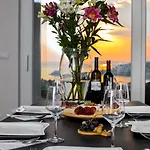 With Beautiful View, Modern Furnishing & Pool شقة