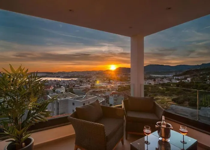 With Beautiful View, Modern Furnishing & Pool Lägenhet Podstrana