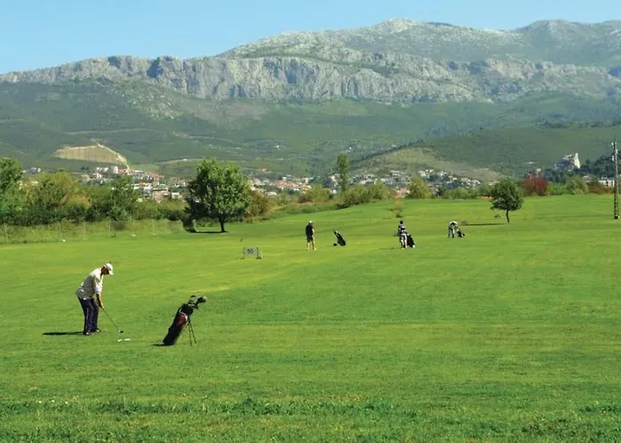 With Beautiful View, Modern Furnishing & Pool Lägenhet *