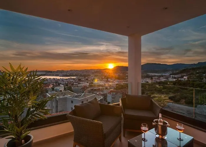 With Beautiful View, Modern Furnishing & Pool Lägenhet