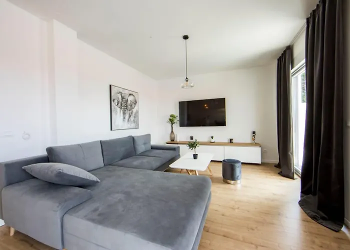 With Beautiful View, Modern Furnishing & Pool *