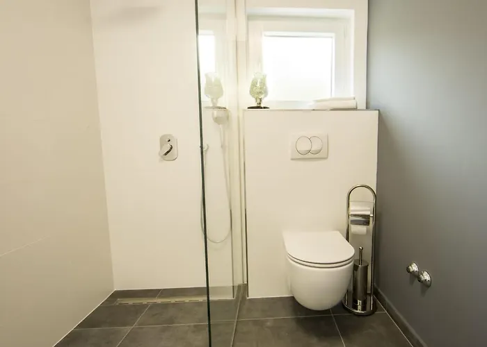 With Beautiful View, Modern Furnishing & Pool Lägenhet *