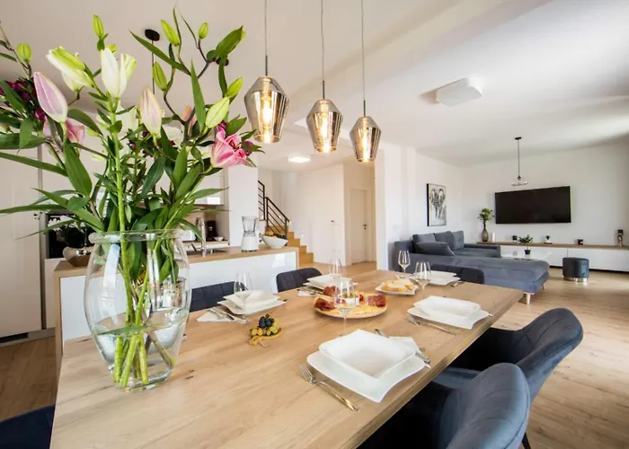 With Beautiful View, Modern Furnishing & Pool * Podstrana