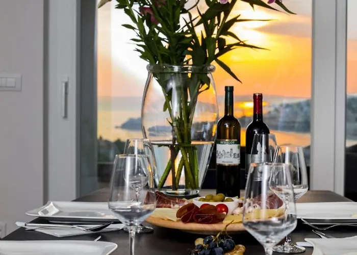 With Beautiful View, Modern Furnishing & Pool Lägenhet