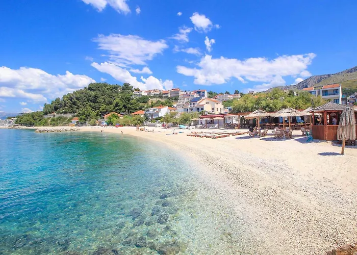 Lägenhet With Beautiful View, Modern Furnishing & Pool Podstrana